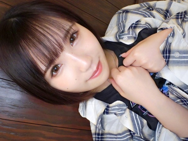 【華奢な美少女の絶頂】 細身ボディをバックで激ピストン！ 敏感な反応がヤバすぎる♡ 連続アクメでイキまくり、ザーメン顔射のフィニッシュ！