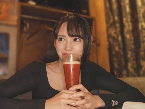 【スレンダー美少女の4P天国】 妖艶な美女が乱れ咲く！ 痙攣する美ボディを4本のチ○ポで激しく責めまくり♡