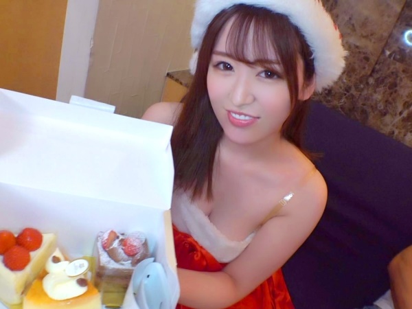 【クリスマスイブの淫らな贈り物】 可愛いサンタがエロエロに豹変！ 激カワ美女と濃厚セックスで聖夜を過ごそう！