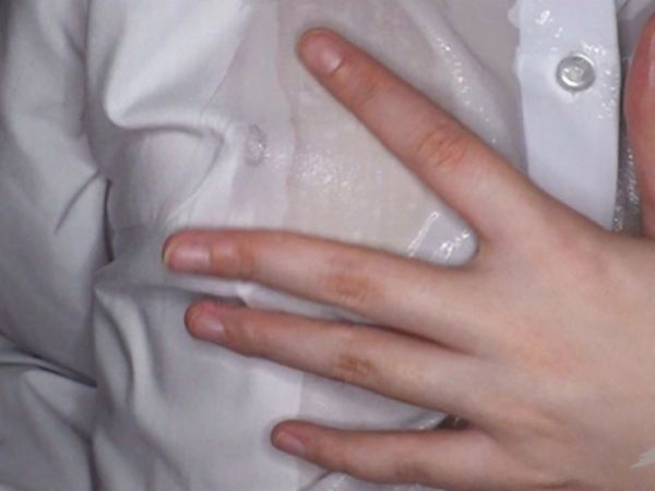【ローションまみれの貧乳娘】 ヌルヌルボディがエロすぎ♡ 敏感なマ○コを激しく突かれて絶頂しまくり！ 素人娘のイキまくりセックス♡
