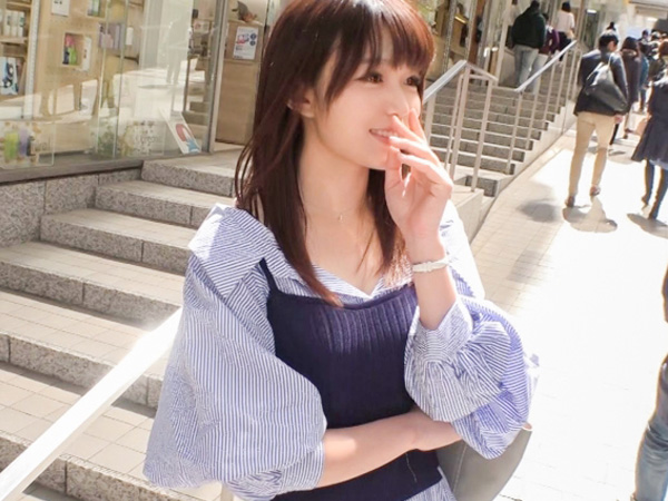 【ちっぱい美人の敏感な反応】小ぶりなおっぱいが可愛い♡ 優しく揉んで感度を確かめると…ビクビク反応がたまらない！