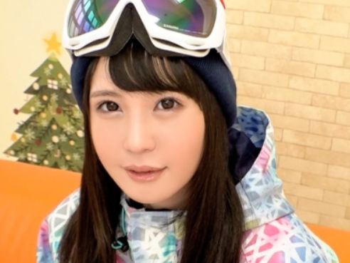 【スノボ女子のプライベートH】 パイパン美少女が彼氏とスノボ後のイチャイチャセックス！ 色んな体位で突かれ、上手に動いちゃう♡