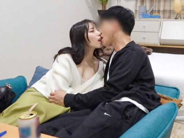 【黒髪美人のプライベート】 バーで出会った清楚系美女を口説き落とし、自宅でエロい姿を激撮！ 隠し撮りで見せる本気のセックス♡