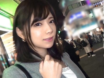 【ドMな変態女子】 イラマとスパンキングで快感MAX！ デカチンで喉とマ○コを激しく突かれ、悶絶アクメ♡