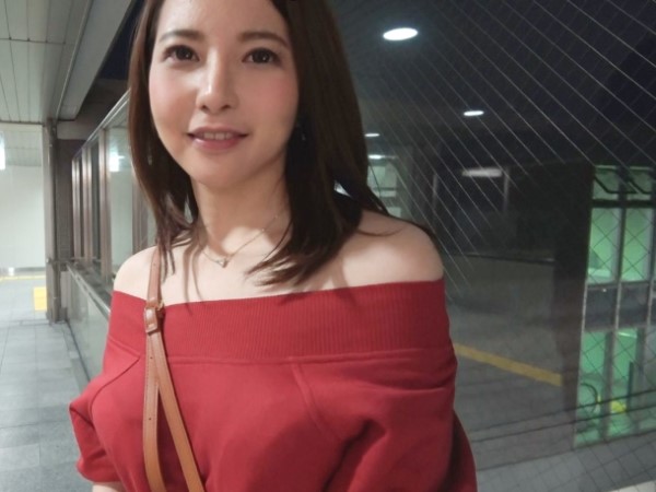 【火遊びする人妻】旦那に不満な三十路の巨乳妻が誘惑! 色気ムンムンのボディで男を虜にし、パクパクおマ○コで快楽を貪る♡