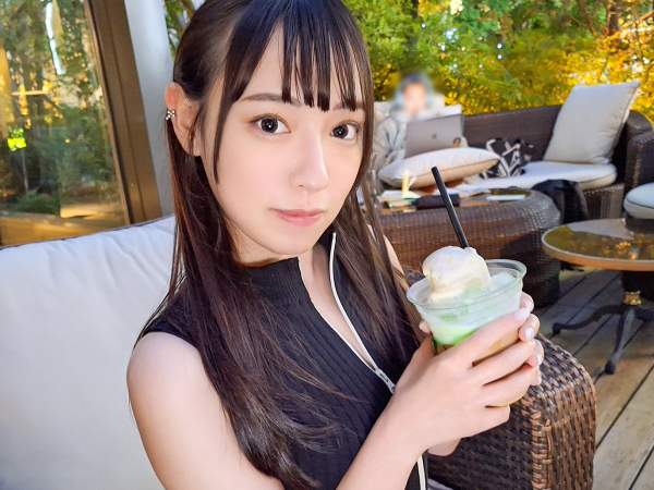 【Jカップお姉さんの対面座位】 黒髪ロングの美乳を揺らし、下から突き上げる生挿入! パイパンま○こをグチョグチョに♡