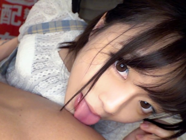 【ナンパした美少女の初体験】 キュートな制服姿でエッチな着衣プレイ！ 恥じらいながらも感じてしまう初々しいセックスに萌え♡
