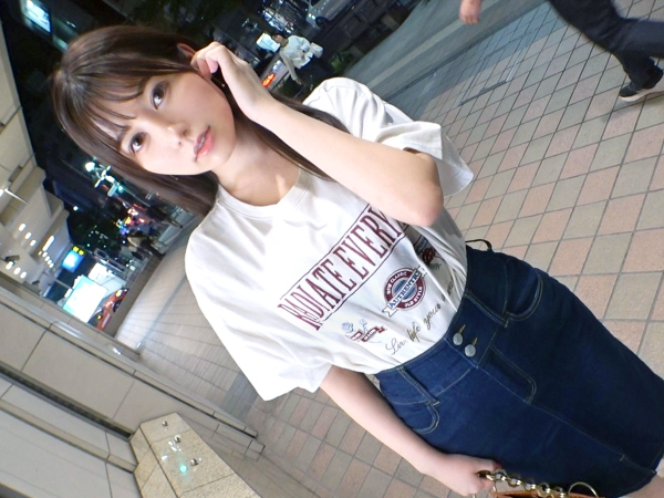【色白美乳の素人娘】 ナンパされてAVデビュー！ 初めてなのにエロテク炸裂で男を骨抜きに♡