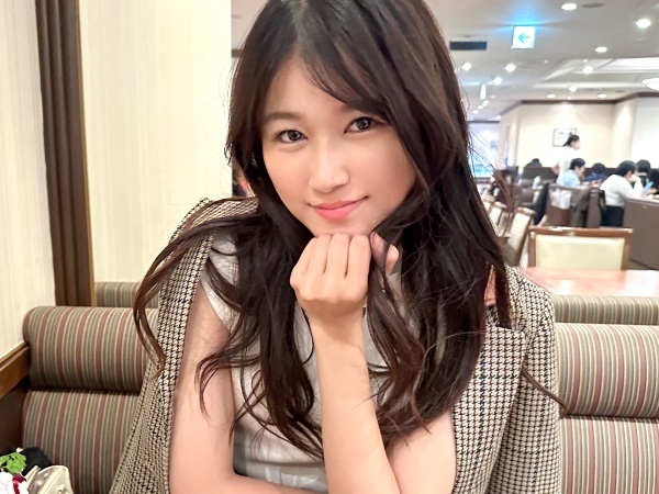 【潮吹き美容師の秘密】 美容室でエロいサービス♡ 上品なお姉さんが実はドスケベ！ 指マンで大量潮吹き！
