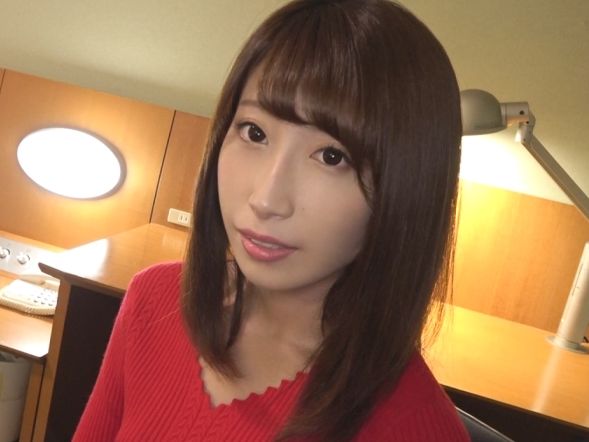 【大人の色気♡20歳女子の初AV】 クンニで即イキ! 清楚な見た目とは裏腹に、敏感なアソコはビショ濡れで絶頂しまくり!