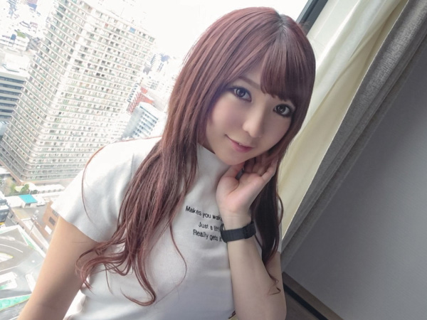 【素人】コスるのが趣味という女の子！爆乳の持ち主なんです！もっといろんな恰好したいとお金稼ぐ為にエッチ見せちゃうぞ！