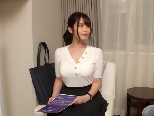 【清楚系巨乳美女のナンパ成功】クラブで見つけた美乳ちゃんを口説いてホテルへ！おっぱいぷるんぷるんのハメ撮りセックス！