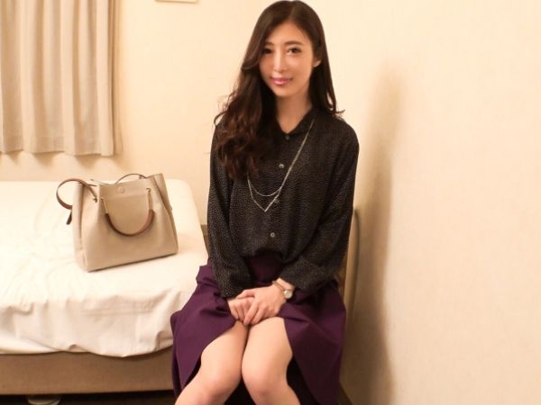 【素人】見た感じからも相当エッチなオーラが漂ってる美人さんをハントできちゃった！この色気にすぐ勃起しちゃってマジ最高！