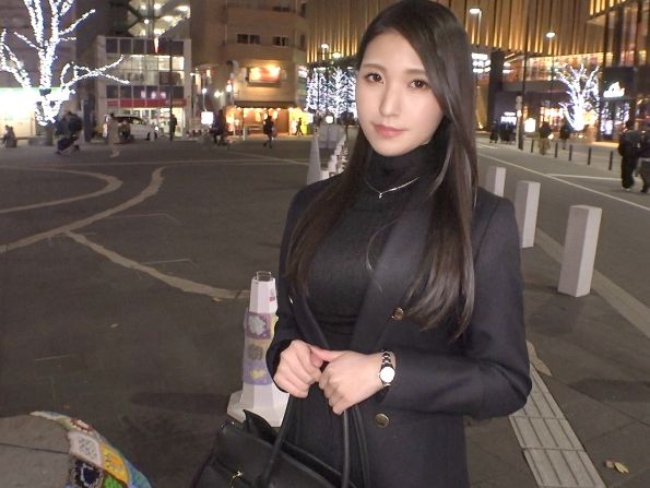 【上品な美人のナンパ体験】 知的なスレンダー美女が街角で誘われ、手マンで潮吹きまくり！ プライド高い美人が乱れるギャップに萌え♡