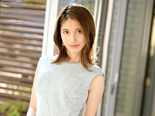 【ホテル受付の潮吹き】 素人お姉さんが仕事中に大胆セックス！ 手マンで溢れるほど潮吹きしちゃう♡ 正常位で奥まで突かれ、快感に溺れる！