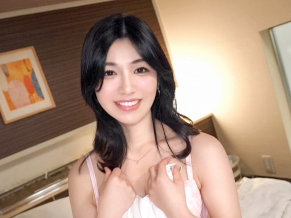 【美乳】清楚で美人なお姉さんが手マンされびちょびちょにマンコを濡らす！快感に溢れ出るメス汁がエロすぎる！