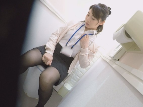 【OLの秘密のトイレオナニー】 パンスト美脚のキャリアウーマンが我慢できず、トイレでこっそり指マン自慰！