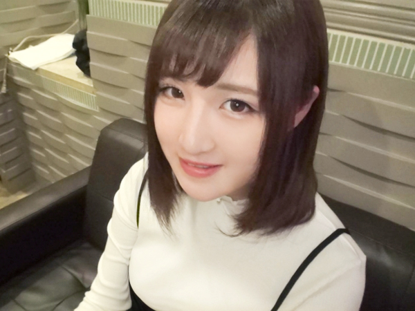 【素人】だいぶ幼い感じにも見える女の子！大丈夫ちゃんと成人済み！自分の人生ちょっと変えたくてエッチな事見せてくれたよ！