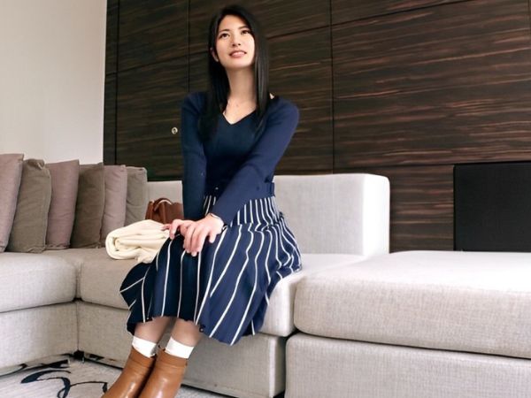 【ナースの秘密のアルバイト】 美人でスレンダーな白衣の天使がエロいお仕事！ 丁寧な舌技で男たちを癒す♡