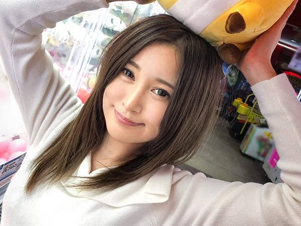 【素人】八重歯が可愛い美少女と濃厚セックス！！！恥ずかしげもなくカメラの前でイキまくる姿がエロすぎる！