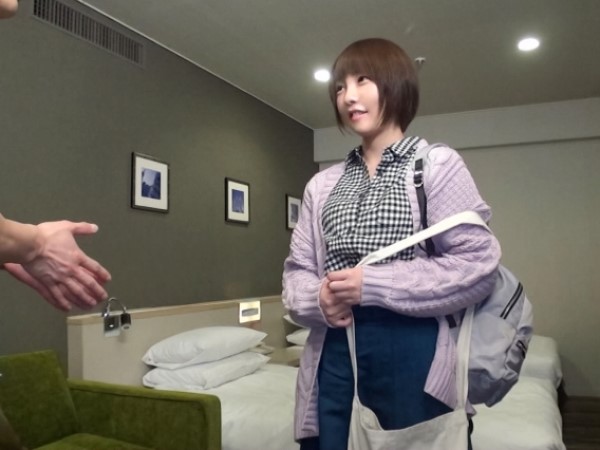 【素人ナンパ】新宿でゲットした可愛い介護士さん…電マとクンニでおまんこ濡らして肉棒を生挿入…♡