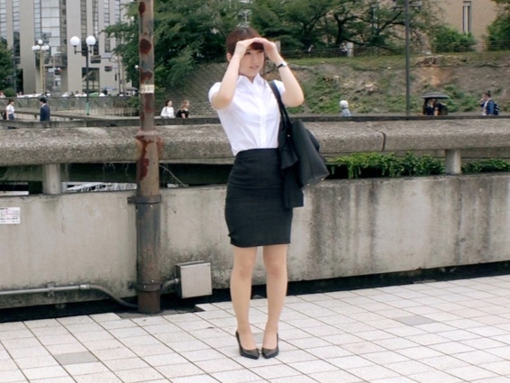 【23歳ドMなOL】無類のド変態発見！オナ見せしたり「おもちゃにされたくて…」と変態なSEX要求！仕事サボってハメイキ！