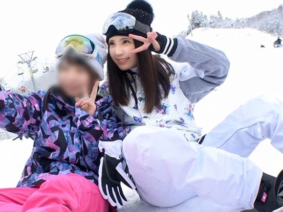 【女子大生】ゲレンデ見つけた白く透き通った肌が美しい清楚系大学生の、見た目からは想像もできない淫乱プレイ！！！