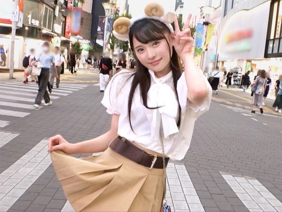 【素人×ロリ】ガールズバーで働くお姉さんを出勤前にハメちゃう！？モザイク貫通するほどの剛毛がｗ