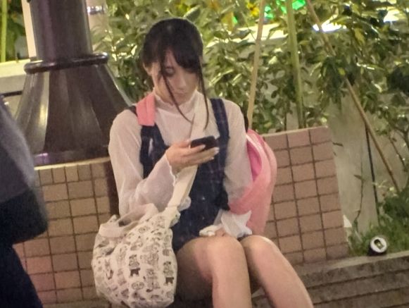 【池袋で見つけた天然美少女】『えっ、なにこれ…』マイペースな素人娘をガチナンパ！大胆に脚を開かせ、バックから巨根をぶち込む！全力ピストンで無垢なカラダが揺れる！