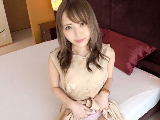 【素人】吐息を漏らしながら突かれて感じるアパレル店員…パイパンを手マンで責められて正常位＆騎乗位のセックスに…