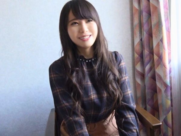 【敏感ボディの素人娘】 彼氏持ちなのにAV出演！ 乳首責めでイキまくり♡ ぷるぷる美乳がエロすぎてヤバい！