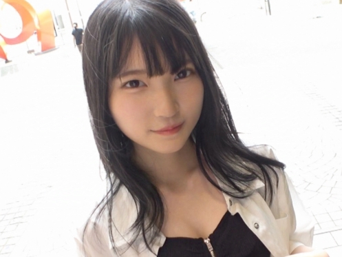【キュートな美少女の初体験】 街角で見つけた美少女を口説いてエロエロに♡ 初めての快感にイキまくり♡