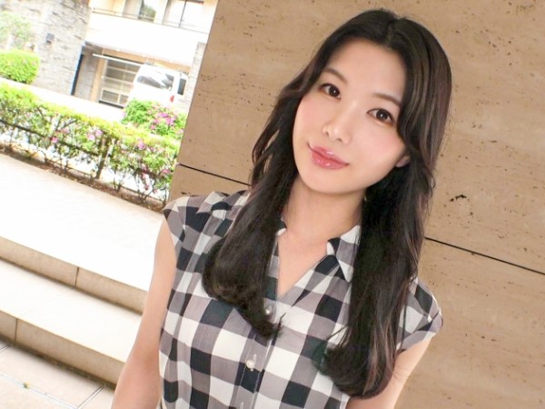 【スレンダーボディ絶頂】「イク！イク！気持ちよすぎる…」クールな表情が歪む！激しいセックスでイキまくる！