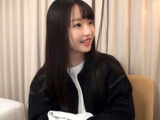 【黒髪美少女の裏バイト】『お金欲しさに…』清楚な見た目とは裏腹に、デカチンを必死に咥える素人娘！お金のためにエッチな要求に応えちゃう姿がたまらない♡小さな口で頑張る姿に興奮必至！！