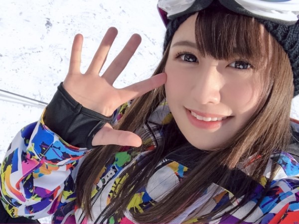 【雪山でGET！】ゲレンデ��見つけた色白美尻娘をナンパ♥ 敏感ボディがクンニ手マンで大洪水！じゅるじゅるフェラでチンポを味わい尽くす！