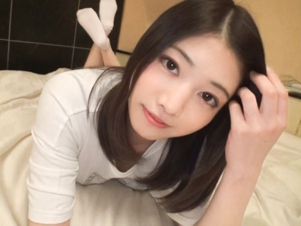 【初撮り素人娘】『あっ…ダメ…』清楚系美少女が男優のテクにメロメロ！優しい愛撫と激しいピストンで、天然美少女が本気で感じちゃう！呼吸も荒く、敏感ボディがエロすぎる！♡