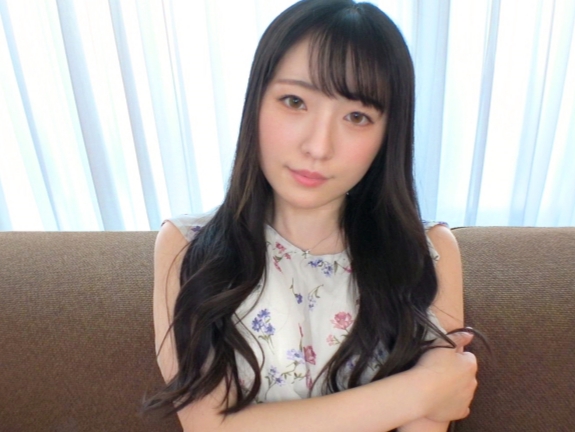 【ツルマン美少女の濃厚プレイ】『あっ…そこダメぇ…』清楚系カワイイ子のパイパンマンコを責めまくり！ピンクの無毛地帯に男根を挿入、激しく突き回して感じまくる！♡