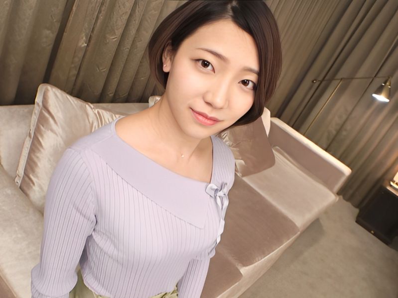 【ギャップ萌えの美容部員】『こんな姿、見ないで…』大人びた雰囲気の素人彼女が、ベッドの上で大胆に変身！見た目と裏腹な過激体位でチンポを貪り、エッチな姿に大興奮！ｗ♡