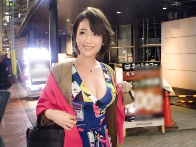 【セレブチーママの裏の顔】『お店ではダメよ…』高級クラブのチーママを口説き落とし、隠れた性欲を解放！まんざらでもない表情でイキまくる姿がエロすぎる！ｗ