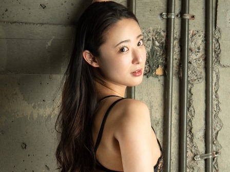 【巨尻美女の過激プレイ】『お尻で感じるの…』美尻自慢のギャルが高速フェラで男を挑発！プリケツを揺らしながら杭打ちピストンで激しく突かれ、エロすぎる腰使いで男を骨抜きにしちゃう！♡