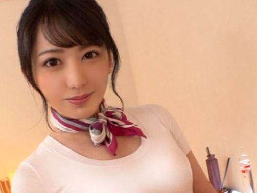 【エステでまさかの誘惑】スタイル抜群のエステティシャンがお客様を逆セクハラ！？マッサージ中に勃起チ○ポを見つけ、我慢できず生ハメ＆中出しまでしちゃうエロすぎる施術♡