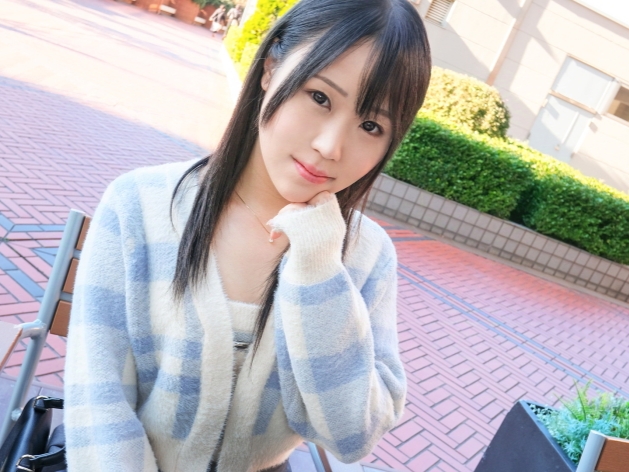 ＜素人×童顔＞色白つるペタ微乳で桃尻のロリ系美少女♫パイパンまんこに手マンで大洪水♡巨根に悦び喉奥までずっぼり咥え♡