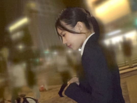 【スーツ女子の秘密】ツルツルパイパン娘をナンパ！電マ＆手マンで敏感おマ○コを刺激しまくり、スーツ姿でイキまくる！！