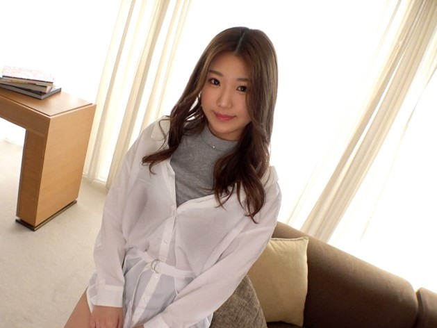 【長身美女がお金のためにAVデビュー！】海外旅行資金稼ぎにカメラの前でエッチな挑戦！ぷっくり乳首がビンビンに感じちゃう！恥じらいながらも感じまくる姿がたまらない！♡