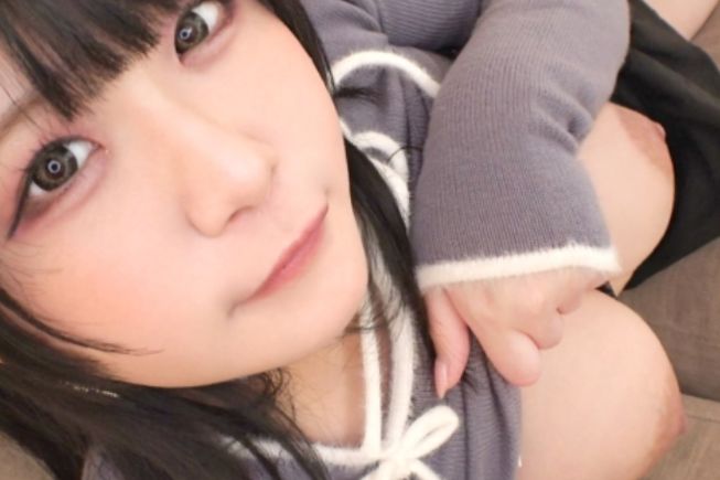 【Hカップ爆乳】「すごいよ収まんないよ…」デカすぎバストが衝撃！乳圧も半端なさ過ぎるっ…！！