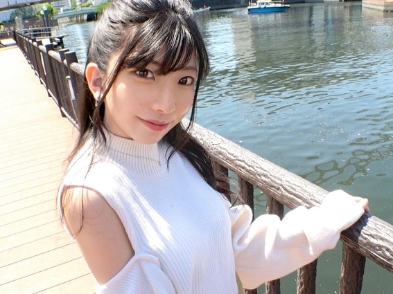 【乳首ぽっちり娘の誘惑】ノーブラちっぱい娘の敏感乳首がエロすぎて即挿入！チンポで突かれて喘ぎまくる姿がたまらない♡